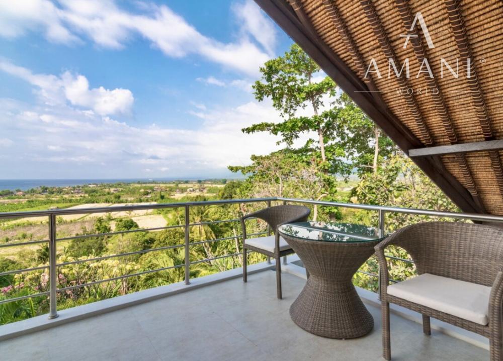 Plážová vila na útese s výhľadom na oceán v severnom Bali