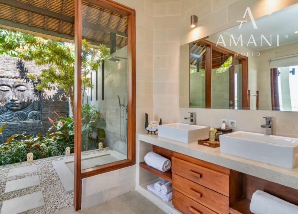 Plážová vila na útese s výhľadom na oceán v severnom Bali