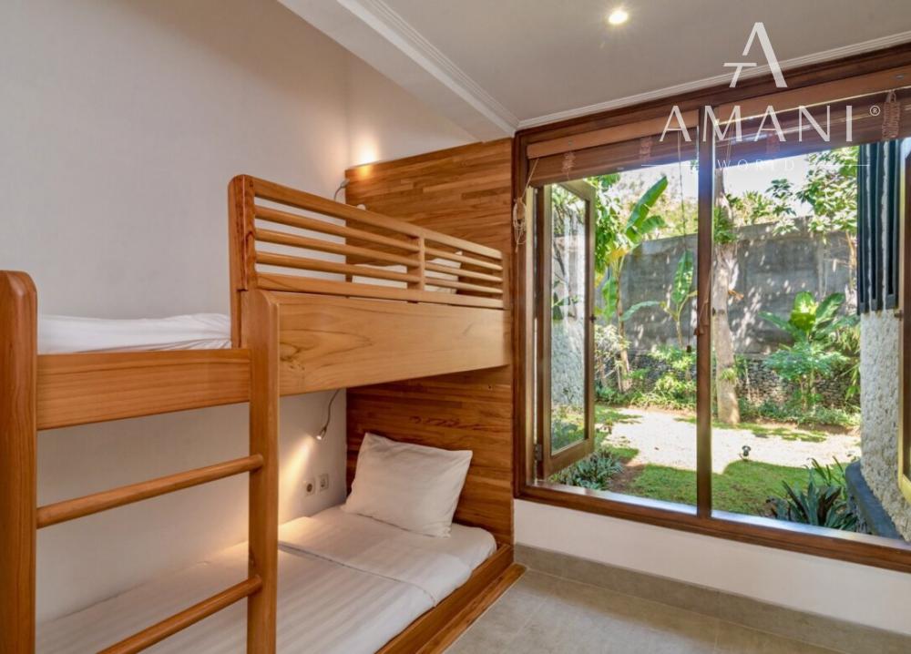 Plážová vila na útese s výhľadom na oceán v severnom Bali