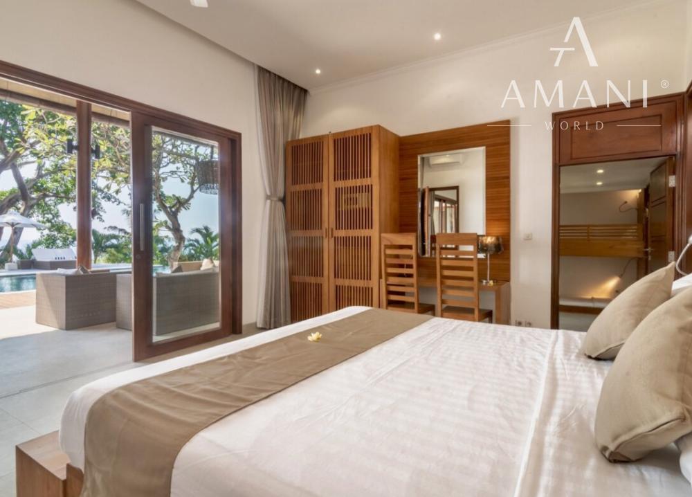 Plážová vila na útese s výhľadom na oceán v severnom Bali