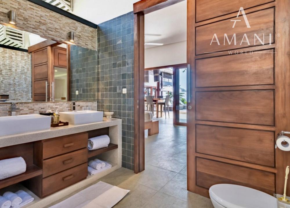 Plážová vila na útese s výhľadom na oceán v severnom Bali