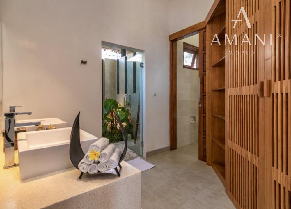 Plážová vila na útese s výhľadom na oceán v severnom Bali