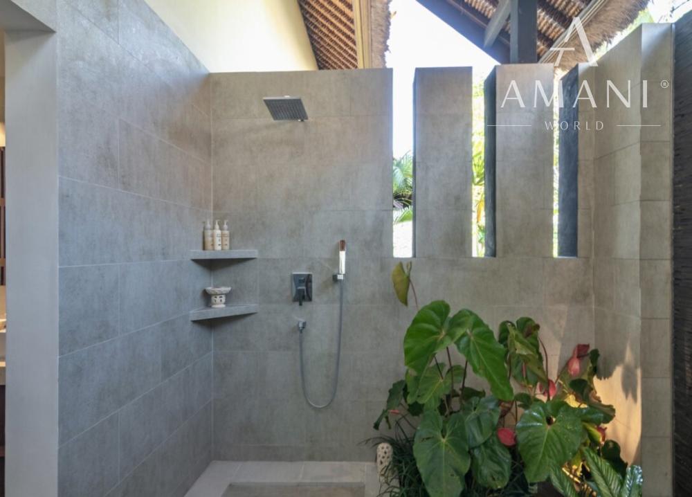 Plážová vila na útese s výhľadom na oceán v severnom Bali