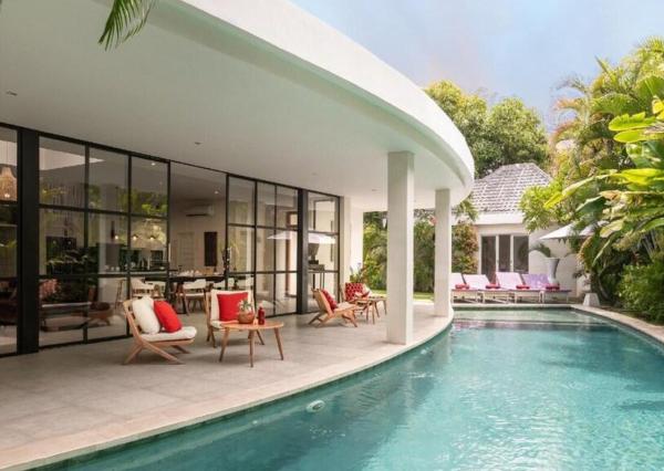 Elegantná 4-spálňová vila v srdci Seminyaku