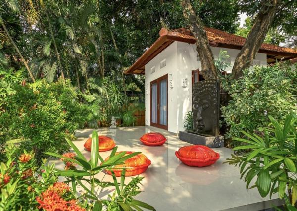 Priestranná plážová vila a bungalov na severe Bali