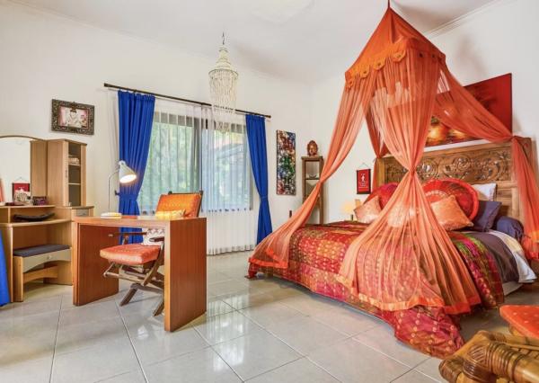 Priestranná plážová vila a bungalov na severe Bali