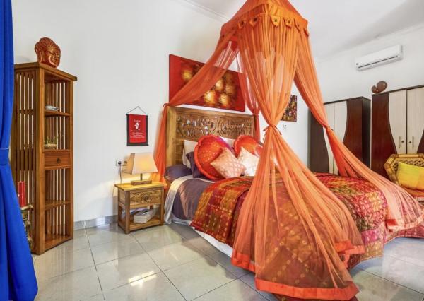 Priestranná plážová vila a bungalov na severe Bali