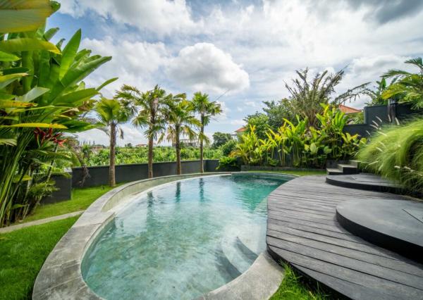 Tropicko-japonská 3-spálňová vila v Tumbak Bayuh