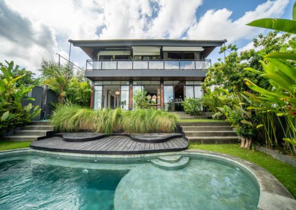 Tropicko-japonská 3-spálňová vila v Tumbak Bayuh