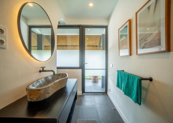 Tropicko-japonská 3-spálňová vila v Tumbak Bayuh