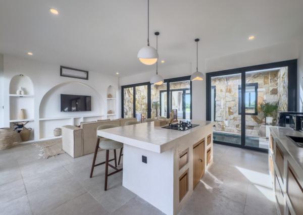 2-spálňová vila v stredomorskom štýle so strešnou terasou