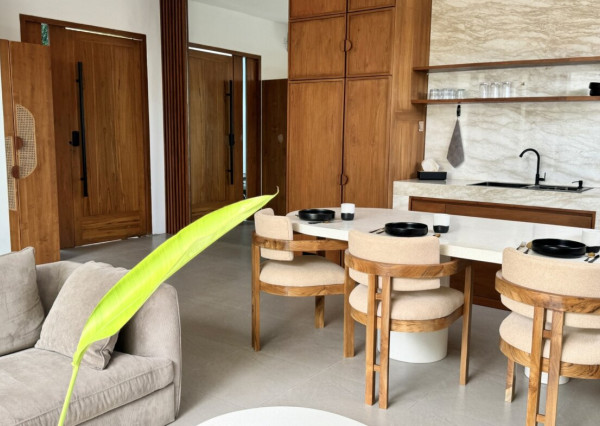 Štýlová 3-spálňová tropická vila so strešnou terasou