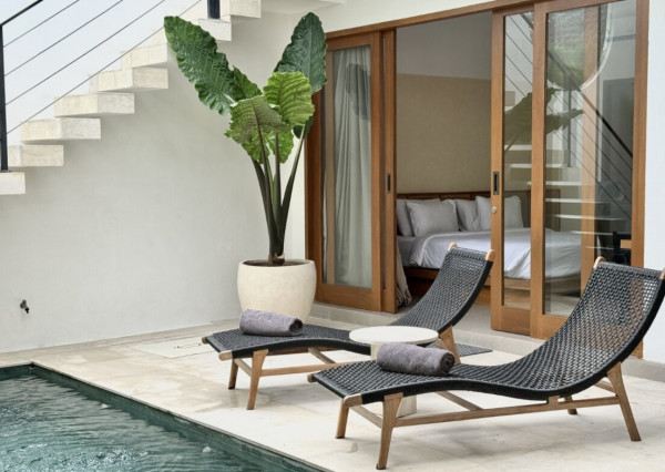 Štýlová 3-spálňová tropická vila so strešnou terasou