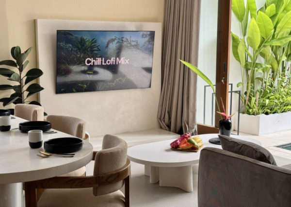 Štýlová 3-spálňová tropická vila so strešnou terasou