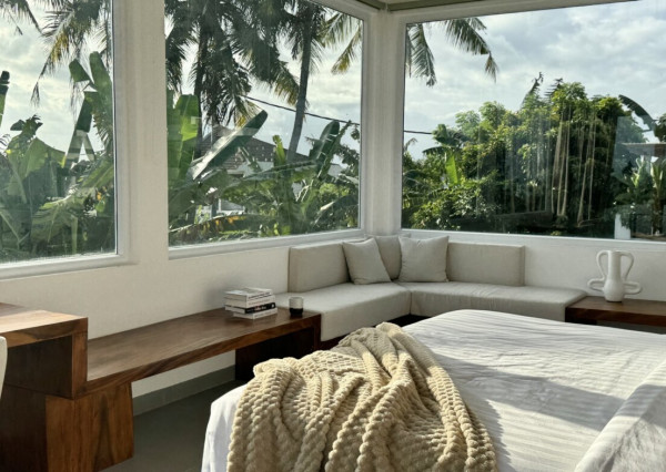 Štýlová 3-spálňová tropická vila so strešnou terasou