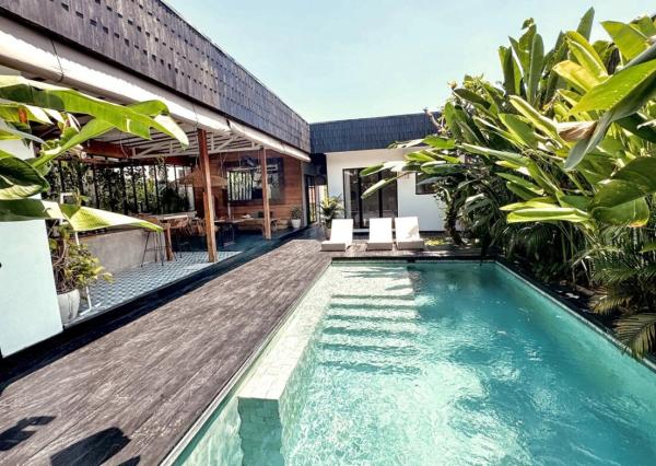 Štýlová 3-spálňová vila len pár minút od pláže