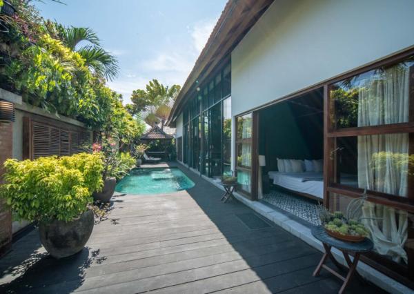 Vila s balijským nádychom a detailmi z teakového dreva