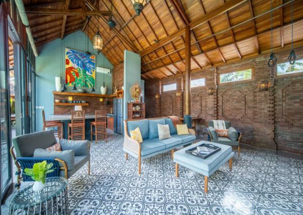 Vila s balijským nádychom a detailmi z teakového dreva