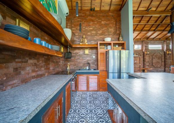 Vila s balijským nádychom a detailmi z teakového dreva