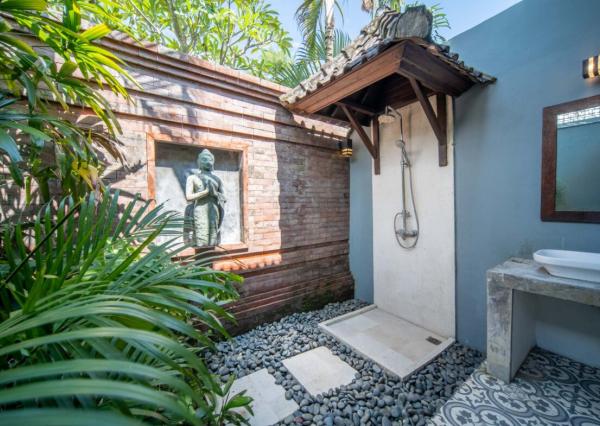 Vila s balijským nádychom a detailmi z teakového dreva