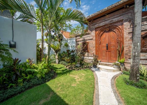 Vila s balijským nádychom a detailmi z teakového dreva