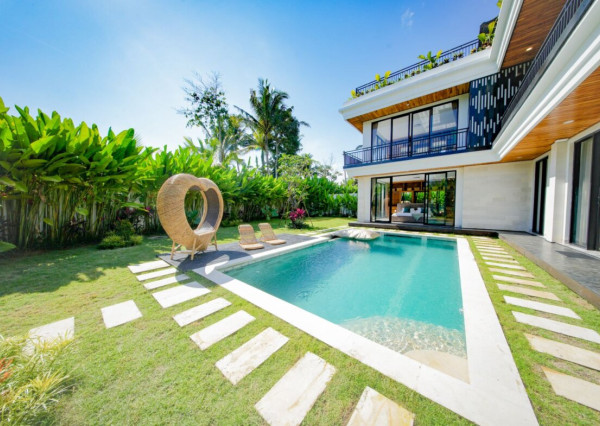 Moderná päťspálňová rodinná vila v pokojnej časti Ubud