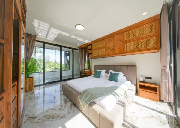 Moderná päťspálňová rodinná vila v pokojnej časti Ubud