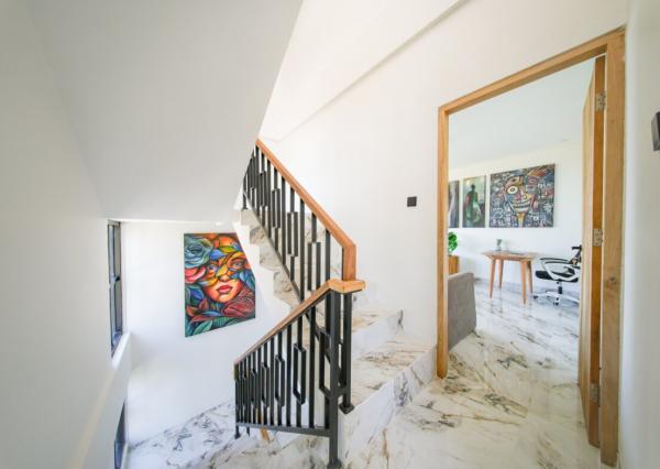 Moderná päťspálňová rodinná vila v pokojnej časti Ubud