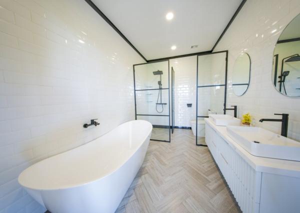 Moderná päťspálňová rodinná vila v pokojnej časti Ubud