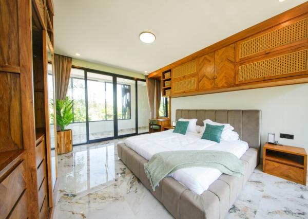 Moderná päťspálňová rodinná vila v pokojnej časti Ubud