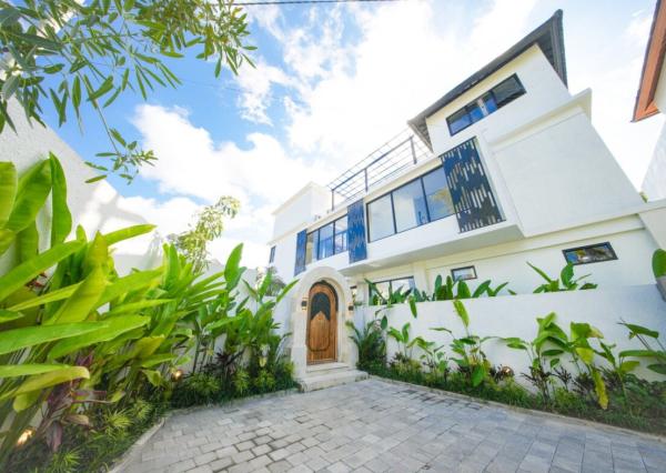 Moderná päťspálňová rodinná vila v pokojnej časti Ubud