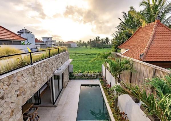 Tropická trojspálňová vila s výhľadom na ryžové polia v Ubud