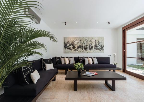 Rozľahlá dizajnová vila so 4 spálňami pri pláži Petitenget