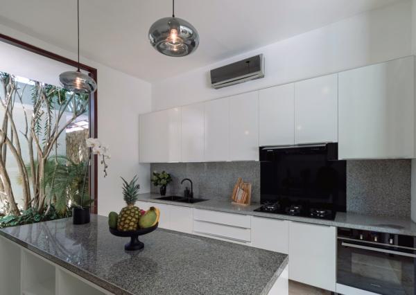 Rozľahlá dizajnová vila so 4 spálňami pri pláži Petitenget