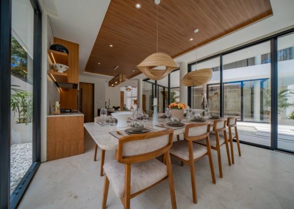 Štvorizbová moderná vila s kinom v Umalas