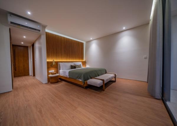 Štvorizbová moderná vila s kinom v Umalas