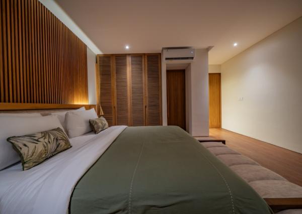 Štvorizbová moderná vila s kinom v Umalas