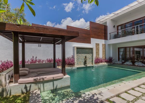 Moderná minimalistická 3-spálňová vila v Seminyak
