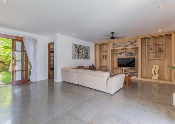 Moderná minimalistická 3-spálňová vila v Seminyak