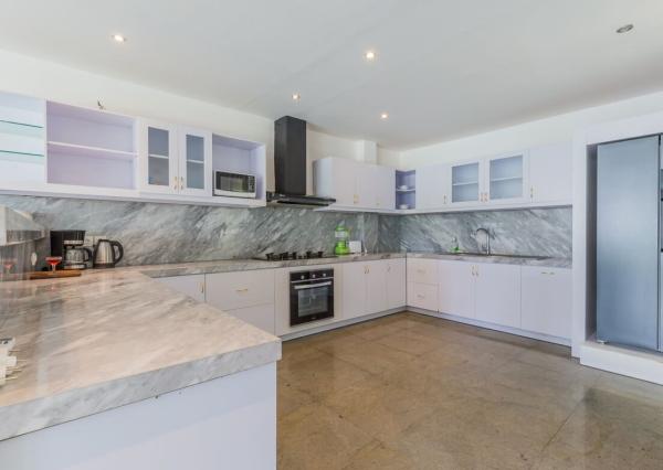 Moderná minimalistická 3-spálňová vila v Seminyak