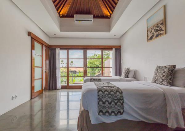 Moderná minimalistická 3-spálňová vila v Seminyak