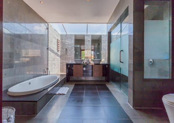 Moderná minimalistická 3-spálňová vila v Seminyak