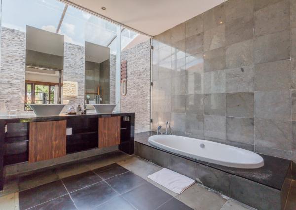 Moderná minimalistická 3-spálňová vila v Seminyak