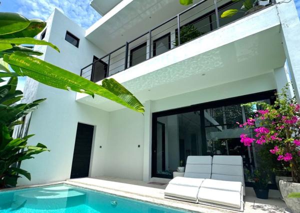 Moderná vila s malebným výhľadom v Tumbak Bayuh