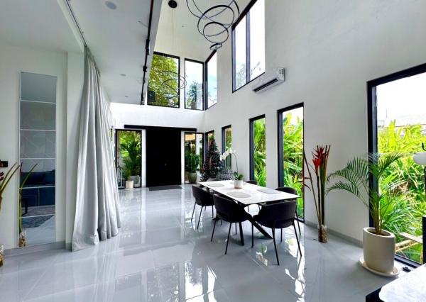 Moderná vila s malebným výhľadom v Tumbak Bayuh