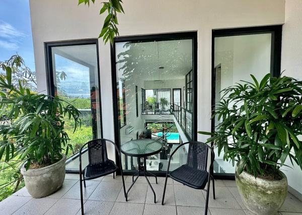 Moderná vila s malebným výhľadom v Tumbak Bayuh