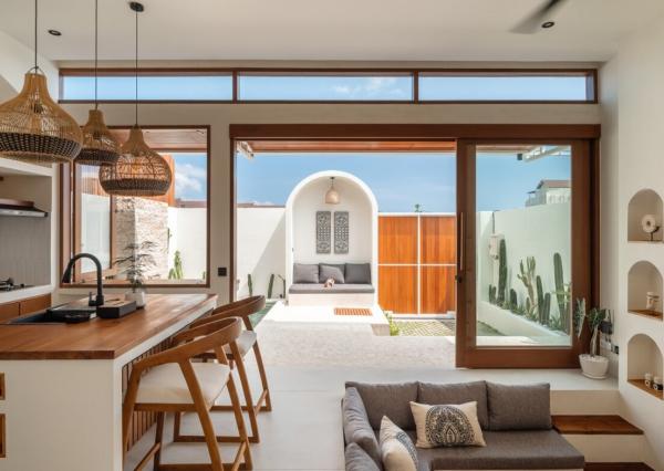 Moderná tropická jednoizbová vila blízko pláže v Cemagi