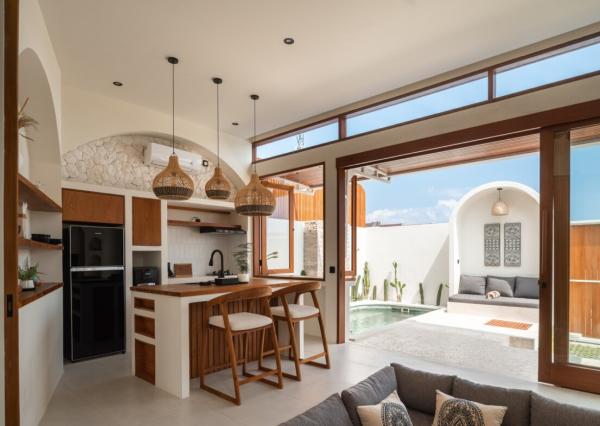 Moderná tropická jednoizbová vila blízko pláže v Cemagi