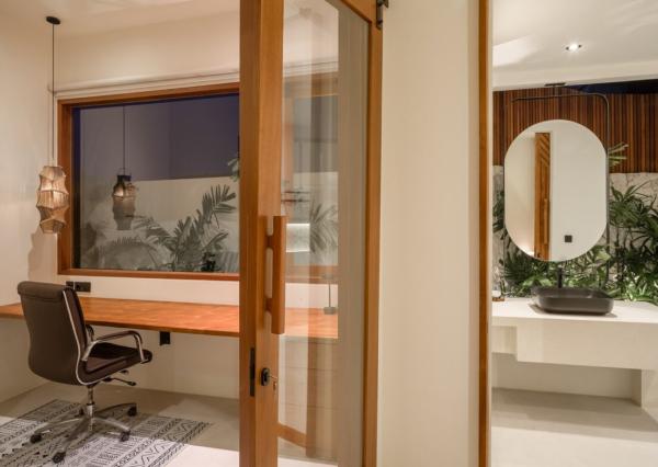 Moderná tropická jednoizbová vila blízko pláže v Cemagi