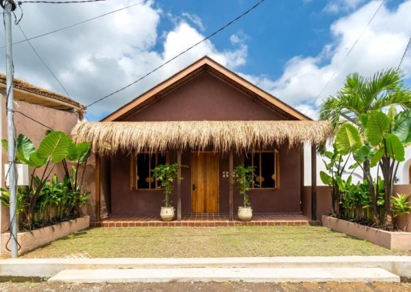 Tropická dvojspálňová vila v pešej vzdialenosti od pláže v Kedungu